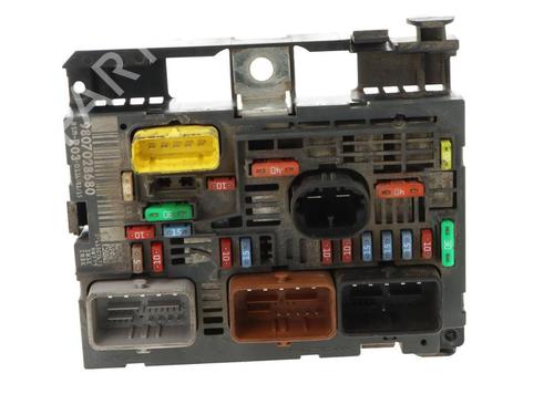 Used Fuse box Fuse box 39559091 39559091