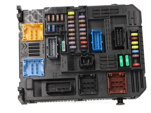 Used Fuse box Fuse box PEUGEOT 508 II (FB_, FH_, F3_) Hybrid 180 (F3DGXT) (181 hp) 32781131 32781131