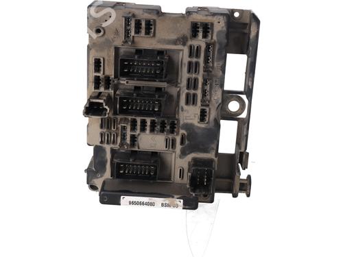 Used Fuse box Fuse box 37177461 37177461
