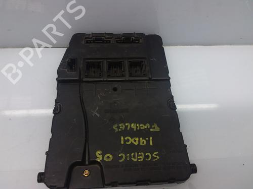 Sikringsdose RENAULT SCÉNIC II (JM0/1_) 1.6 16V (JM1R) (112 hp) 9213974