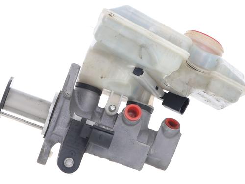 brake-master-cylinder-vw-golf-vii-5g1-bq1-be1-be2-2012-2013-2014-2015-2016-2017-2018-2019-2020-2021-33039517 main image