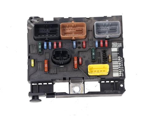 Used Fuse box Fuse box 38595538 38595538