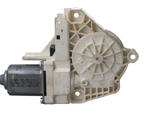 Rudehejsemotor bagstkærm venstre VW TOUAREG (7P5, 7P6) 3.0 V6 TDI (245 hp) 32167404