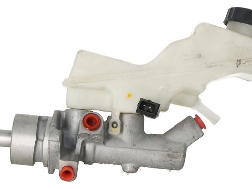 Used Brake master cylinder TOYOTA AVENSIS Saloon (_T25_) 2.0 D-4D (CDT250_, CDT250R) (116 hp) 32384839