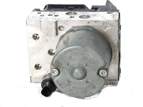 Used ABS pump TOYOTA AVENSIS Saloon (_T25_) 2.0 D-4D (CDT250_, CDT250R) (116 hp) 32167380