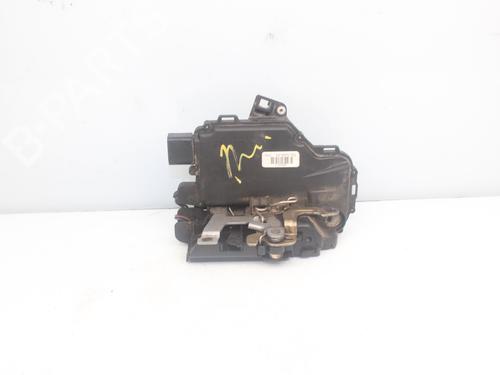 Serratura anteriore sinistra VW PASSAT B5.5 Variant (3B6) [2000-2005]  17151541