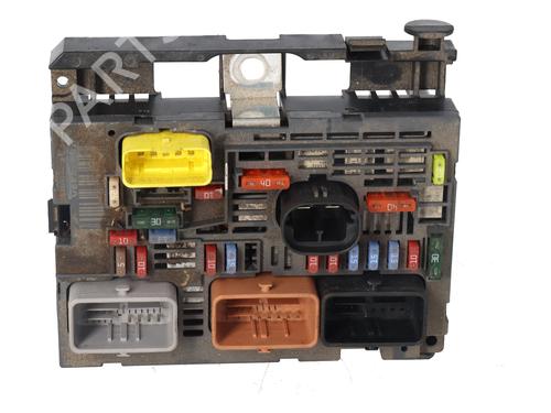 Used Fuse box Fuse box 36813718 36813718