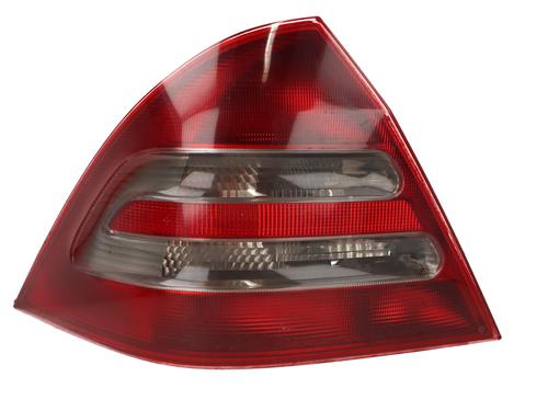 Farolim esquerdo MERCEDES-BENZ C-CLASS (W203) C 220 CDI (203.006) (136 hp) 31118582