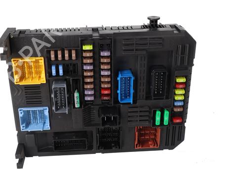 Used Fuse box Fuse box 36813788 36813788