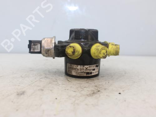 Used Injection rail RENAULT CLIO II (BB_, CB_) 1.5 dCi (100 hp) 17633844