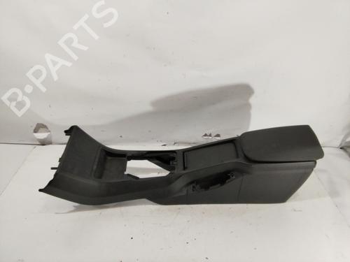 Used Armrest / Center console Armrest / Center console VOLVO V40 Hatchback (525) D2 (114 hp) 33649442 33649442