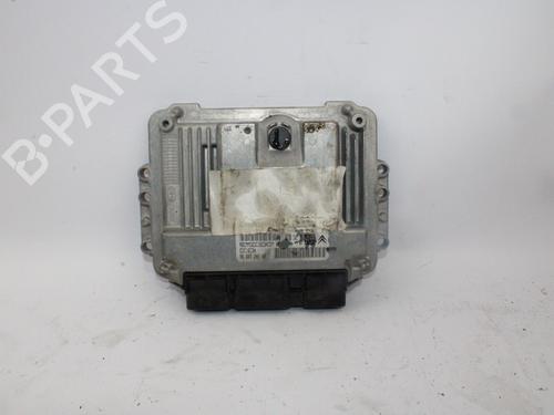 Used Engine control unit (ECU) PEUGEOT 307 (3A/C) 1.6 16V (109 hp) 13684048