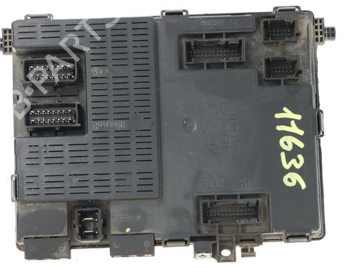 Used Fuse box Fuse box 35963678 35963678