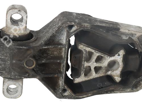 Used Engine mount Engine mount MERCEDES-BENZ CLA Coupe (C117) CLA 200 CDI (117.301) (136 hp) 32774885 32774885