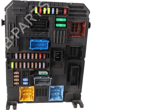 Used Fuse box Fuse box 37262195 37262195