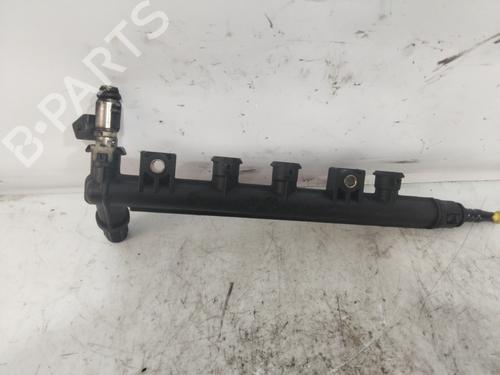 Used Injection rail FIAT PUNTO (188_) 1.2 16V 80 (188.233, .235, .253, .255, .333, .353, .639,... (80 hp) 27375103