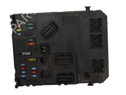 Used Fuse box Fuse box 38068536 38068536