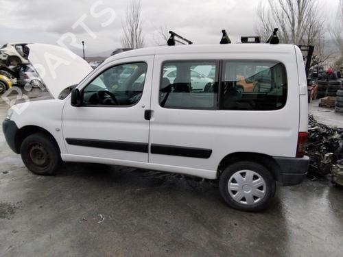 Right headlight CITROËN BERLINGO / BERLINGO FIRST MPV (MF_, GJK_, GFK_) 1.9 D (MFWJZ) | BP32234530C29 