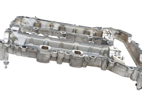 Used Valve cover PEUGEOT 308 II (LB_, LP_, LW_, LH_, L3_) [2013-2021]  31643921