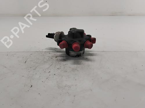 Used Injection rail NISSAN MICRA III (K12) [2002-2011]  28837498