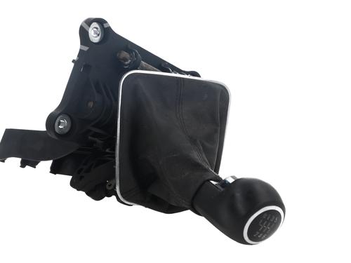 Used Gear lever OPEL ZAFIRA / ZAFIRA FAMILY B (A05) [2005-2019]  31177380