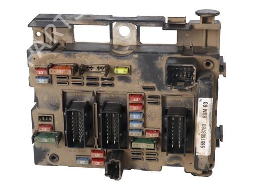 Used Fuse box Fuse box 37995197 37995197