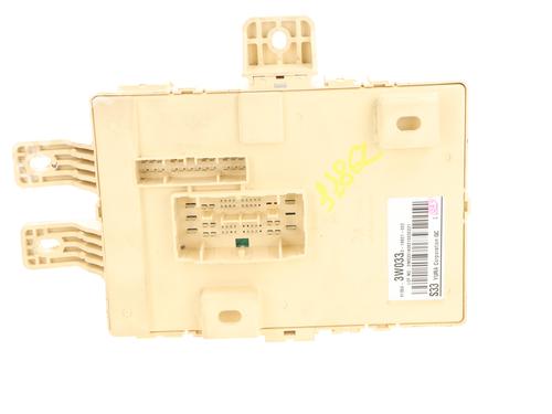 Used Fuse box Fuse box 37515861 37515861