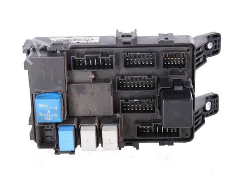 Used Fuse box Fuse box 39562901 39562901