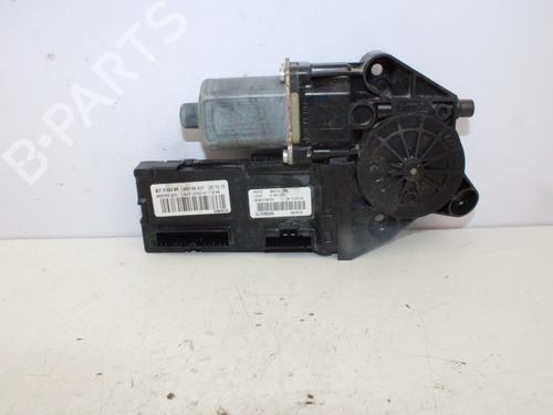 Rudehejsemotor forskærm venstre RENAULT MEGANE III Hatchback (BZ0/1_, B3_) 1.5 dCi (106 hp) 13684079
