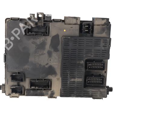 Used Fuse box Fuse box 37459784 37459784