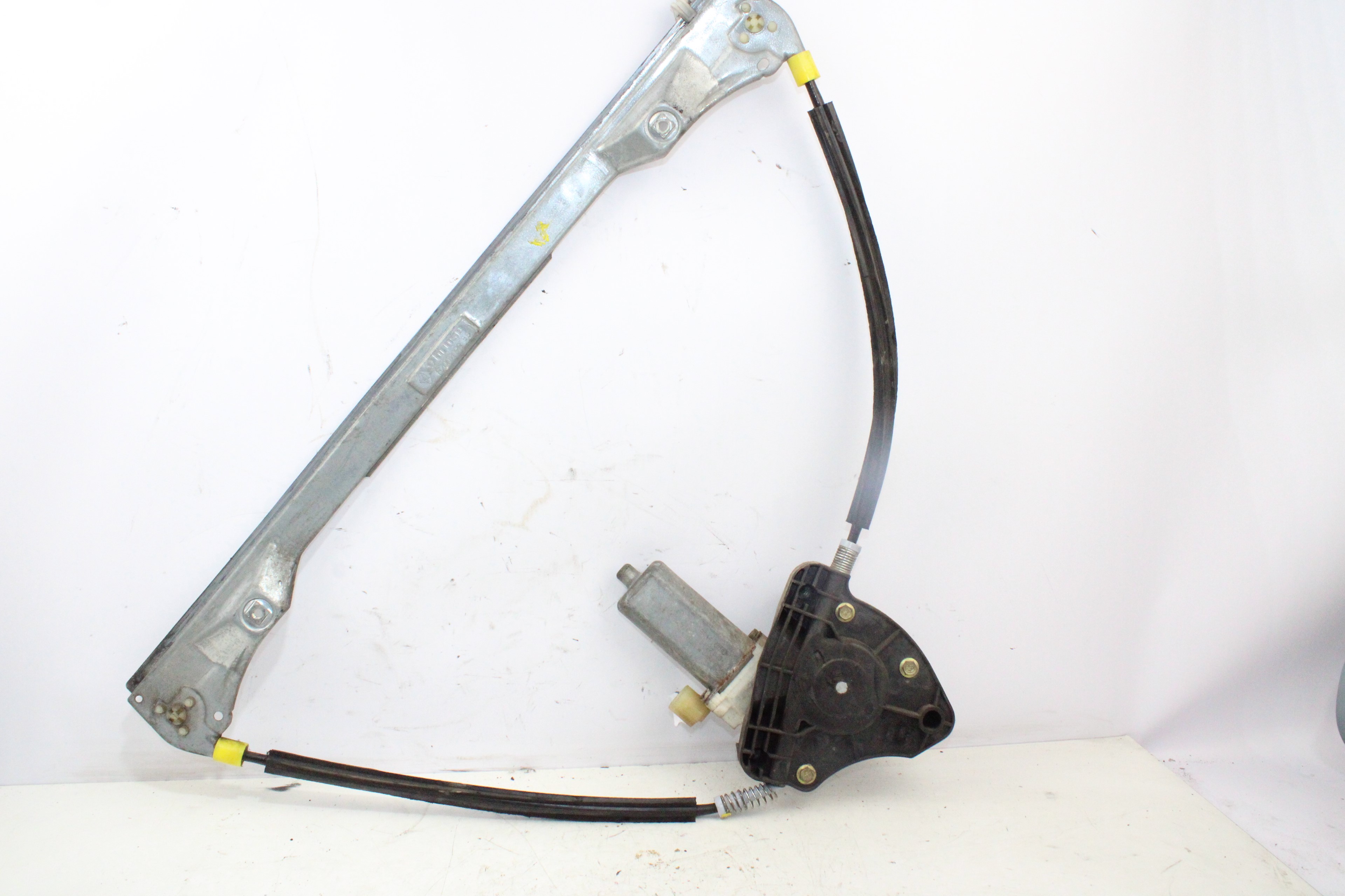 Leve-vitre électrique Avant Droit Pour Renault Clio 2 (4 Portes) - Complet Avec Moteur - Référence 7700842240