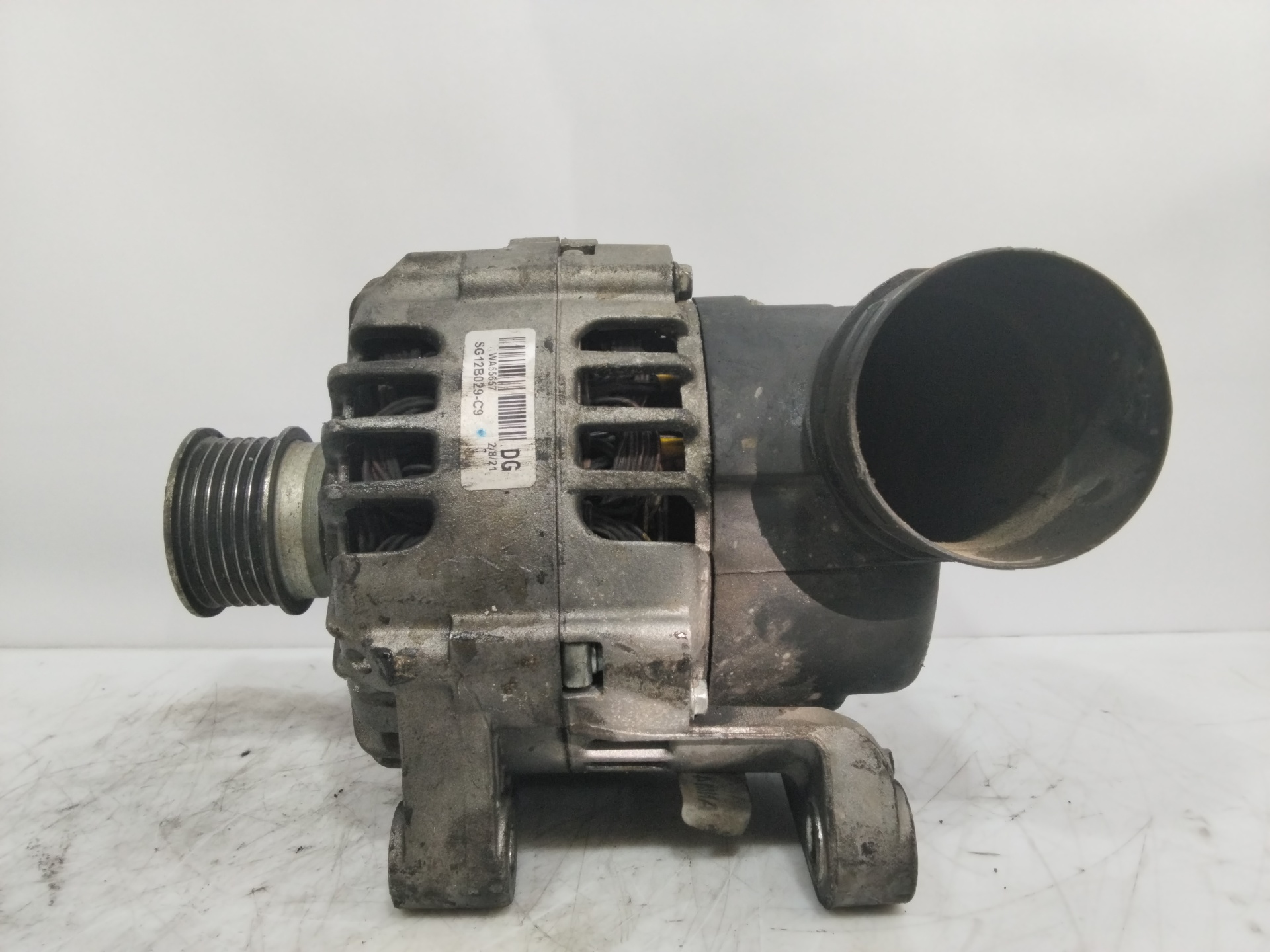Alternator BMW X5 (E53) 3.0 i 21725665 | B-Parts