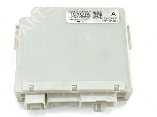 Used Fuse box TOYOTA YARIS (_P13_) 1.0 (KSP130) (72 hp) 30850327