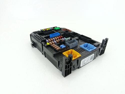 Used Fuse box Fuse box 37074350 37074350