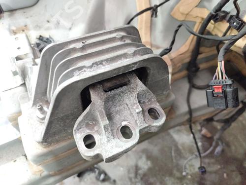 Używane Poduszka silnika VW CRAFTER Van (SY_, SX_) [2016-2025]  30774242