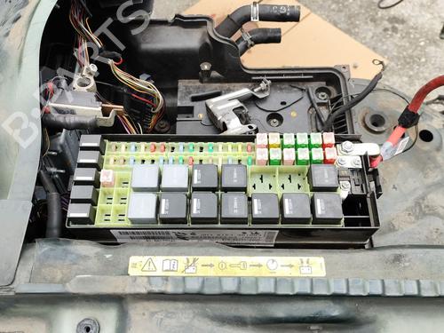 Used Fuse box Fuse box 37073963 37073963