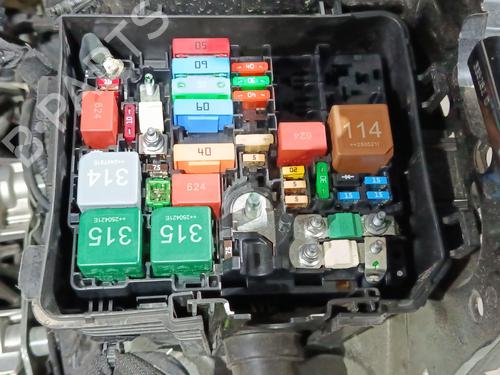 Used Fuse box Fuse box 37074267 37074267