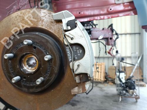 Used Right front brake caliper Right front brake caliper TOYOTA YARIS (_P21_, _PA1_, _PH1_) 1.5 Hybrid (MXPH10, MXPH11) (116 hp) 39609586 39609586