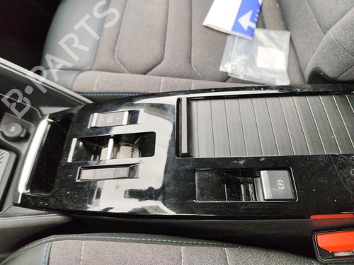 Left front seat CITROËN C4 III (BA_, BB_, BC_) 1.2 PureTech 130 (BAHNSA, BAHNSB) | BP31863433C15