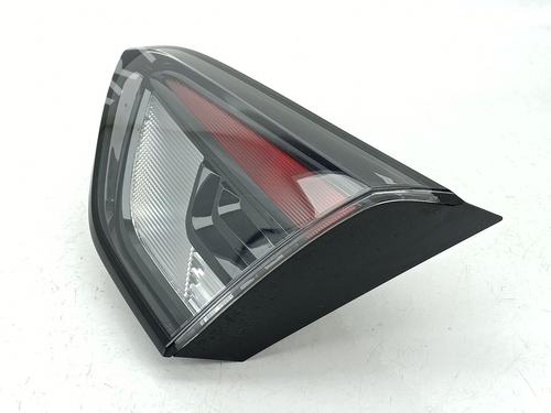 Used Right tailgate light OPEL CROSSLAND X / CROSSLAND (P17, P2QO) 1.2 (75) (110 hp) 31886197