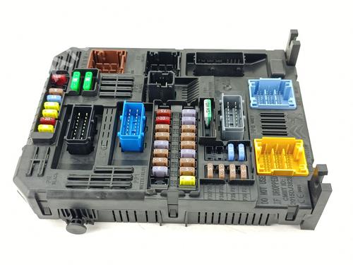 Used Fuse box Fuse box 39564705 39564705