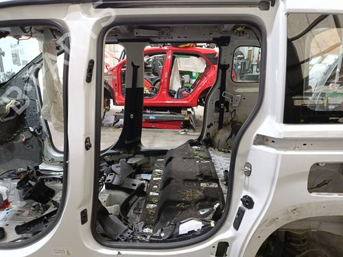 gummiliste-peugeot-rifter-2018-33114627 main image