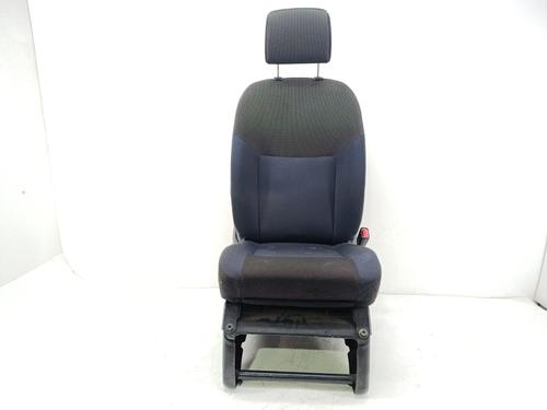 Used Right front seat Right front seat NISSAN NV200 / EVALIA Bus 1.5 dCi 90 (M20, M20M) (90 hp) 40448339 40448339