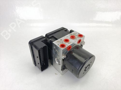Used ABS pump VOLVO V40 Hatchback (525) D2 (114 hp) 25876774