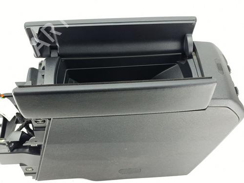 Armrest / Center console PEUGEOT 308 III (FB_, FH_, FP_, F3_, FM_) BlueHDi 130 (FBYHZL, FBYHZT) | BP30124467I20