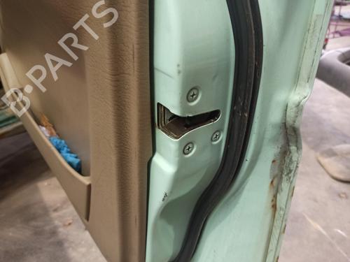 Used Front right lock NISSAN TERRANO II (R20) 2.7 TD 4WD (101 hp) 26548183
