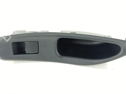 Used Right rear window switch TOYOTA YARIS (_P21_, _PA1_, _PH1_) 1.5 Hybrid (MXPH10, MXPH11) (116 hp) 30356671