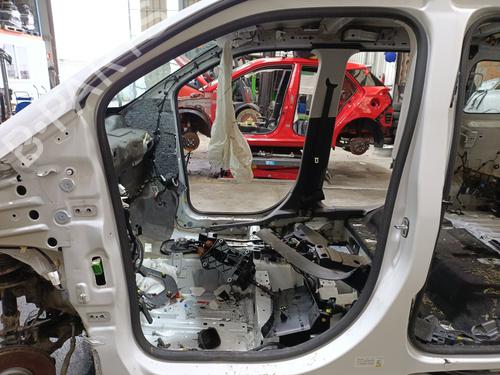 gummiliste-peugeot-rifter-2018-33114628 main image