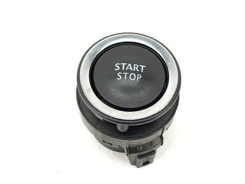 switch-renault-kadjar-ha_-hl_-2015-34441768 main image