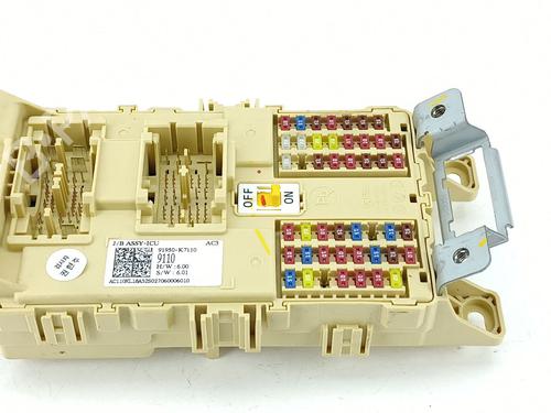 Used Fuse box Fuse box 38725369 38725369